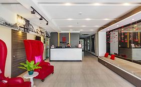 Reddoorz Plus @ Jones Avenue Cebu